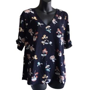 NWT Fun2Fun Floral Top. Size M
